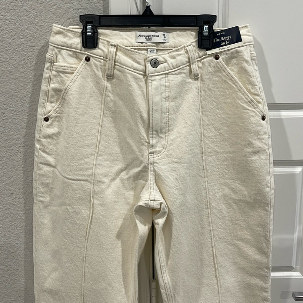 NWT Abercrombie curve love size 28/6 short mid rise baggy denim